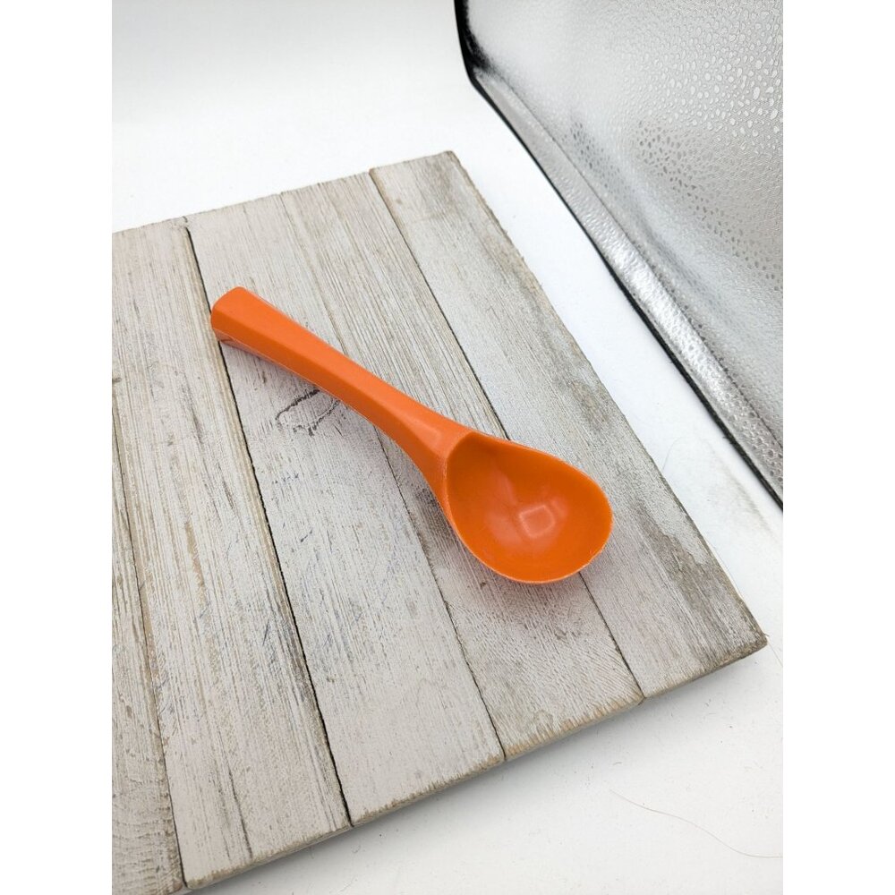 Vintage Rubbermaid 1910 Orange Plastic Ice Cream Scoop 7 1/2" #2